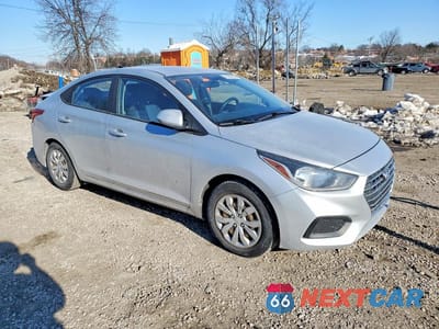 Czwarte zdjęcie samochodu z boku: 2019 HYUNDAI ACCENT SE VIN:3KPC24A31KE050827 - miniatura