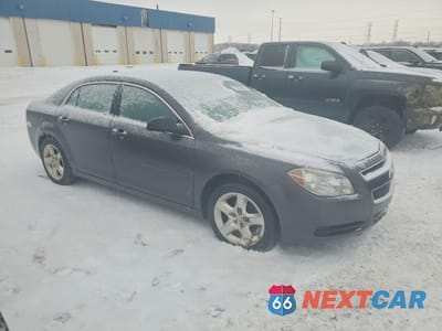 Czwarte zdjęcie samochodu z boku: 2012 CHEVROLET MALIBU LS VIN:1G1ZB5E05CF247743 - miniatura