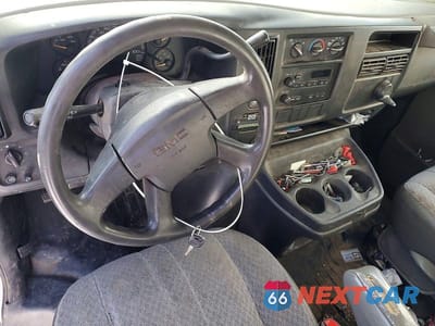 Zdjęcie 8 z 13 samochodu: 2006 GMC SAVANA 3500 VAN WITH BUCKET LIFT VIN:1GTHG392161207097 - miniatura