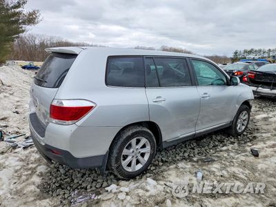Trzecie zdjęcie samochodu z tyłu: 2013 TOYOTA HIGHLANDER BASE VIN:5TDBK3EH9DS272004 - miniatura