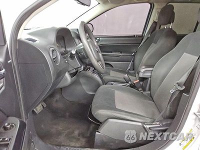 Zdjęcie 7 z 13 samochodu: 2016 JEEP COMPASS SPORT VIN:1C4NJCBA7GD641773 - miniatura