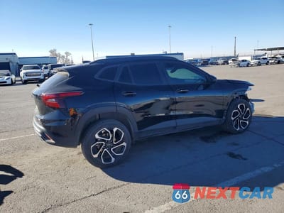 Trzecie zdjęcie samochodu z tyłu: 2024 CHEVROLET TRAX 2RS VIN:KL77LJE2XRC164998 - miniatura