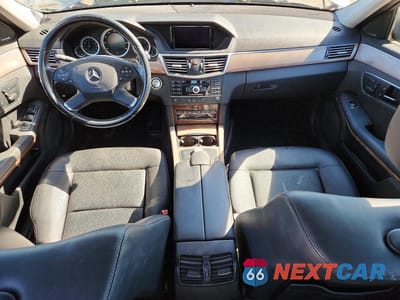 Zdjęcie 8 z 12 samochodu: 2011 MERCEDES-BENZ E 350 BLUETEC VIN:WDDHF2EB1BA334662 - miniatura