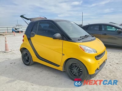 Czwarte zdjęcie samochodu z boku: 2013 SMART FORTWO PURE VIN:WMEEJ3BA9DK723688 - miniatura