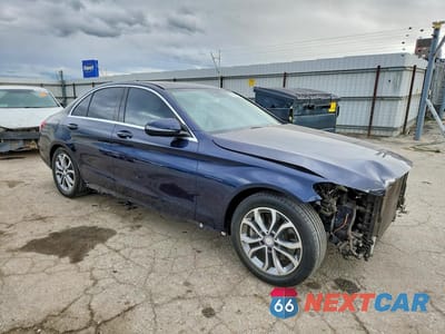 Czwarte zdjęcie samochodu z boku: 2017 MERCEDES-BENZ C 300 VIN:55SWF4JBXHU186917 - miniatura