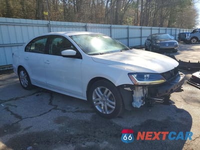 Czwarte zdjęcie samochodu z boku: 2018 VOLKSWAGEN JETTA S VIN:3VW2B7AJ7JM230892 - miniatura