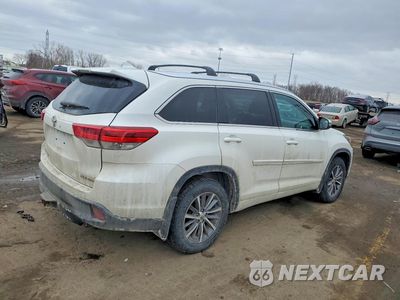 Trzecie zdjęcie samochodu z tyłu: 2018 TOYOTA HIGHLANDER SE VIN:5TDJZRFH4JS542034 - miniatura