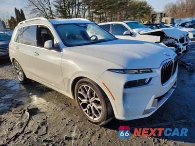 Czwarte zdjęcie samochodu z boku: 2025 BMW X7 XDRIVE40I VIN:5UX23EM02S9W23009 - miniatura