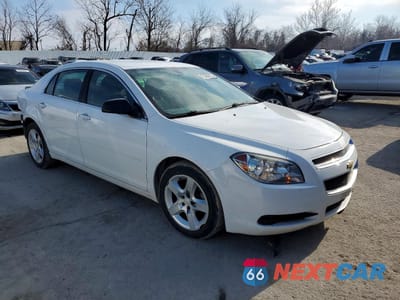 Czwarte zdjęcie samochodu z boku: 2010 CHEVROLET MALIBU LS VIN:1G1ZB5EB6AF257048 - miniatura