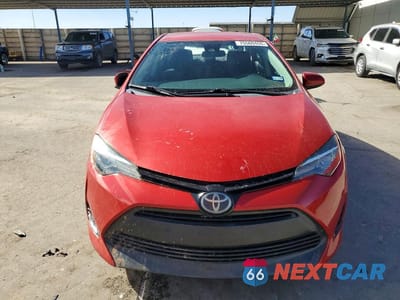Piąte zdjęcie samochodu w środku: 2018 TOYOTA COROLLA L VIN:5YFBURHE3JP853081 - miniatura