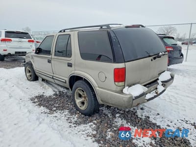 Drugie zdjęcie samochodu z przodu: 2001 CHEV BLAZER VIN:1GNDT13W01K232576 - miniatura