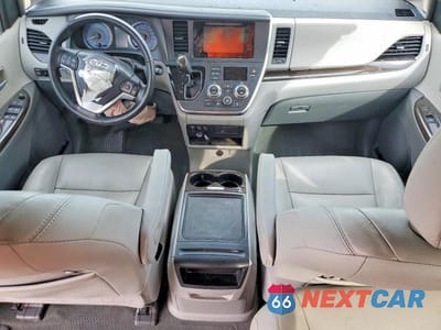 Zdjęcie 8 z 14 samochodu: 2016 TOYOTA SIENNA XLE 8-PASSENGER VIN:5TDYK3DC8GS696665 - miniatura