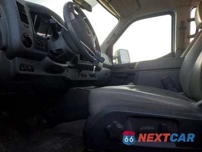Zdjęcie 7 z 13 samochodu: 2020 NISSAN NV 3500 VIN:5BZAF0AA0LN851619 - miniatura