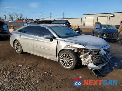 Czwarte zdjęcie samochodu z boku: 2019 TOYOTA AVALON LIMITED VIN:4T1BZ1FB3KU013233 - miniatura