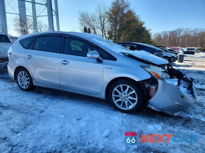 Czwarte zdjęcie samochodu z boku: 2013 TOYOTA PRIUS V VIN:JTDZN3EU6D3207955 - miniatura