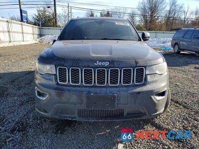 Piąte zdjęcie samochodu w środku: 2020 JEEP GRAND CHEROKEE LAREDO VIN:1C4RJFAG9LC158357 - miniatura