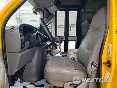 Zdjęcie 7 z 13 samochodu: 2002 FORD ECONOLINE E350 SUPER DUTY CUTAWAY VAN VIN:1FDSE35F22HA82659 - miniatura
