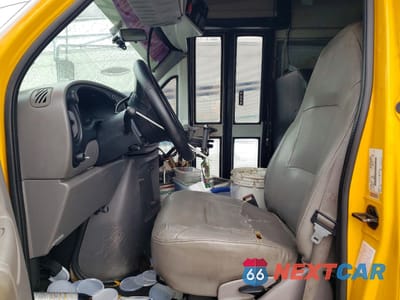 Zdjęcie 7 z 13 samochodu: 2002 FORD ECONOLINE E350 SUPER DUTY CUTAWAY VAN VIN:1FDSE35F22HA82659 - miniatura