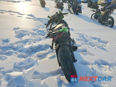 Czwarte zdjęcie samochodu z boku: 2024 KAWASAKI ZX636 K VIN:JKBZXJK16RA001360 - miniatura