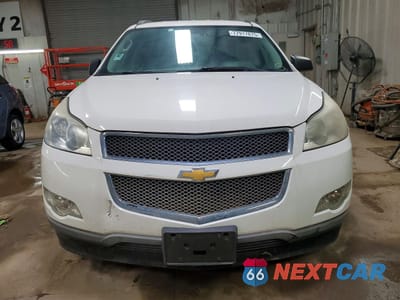 Piąte zdjęcie samochodu w środku: 2011 CHEVROLET TRAVERSE LS VIN:1GNKREEDXBJ355866 - miniatura