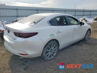 Trzecie zdjęcie samochodu z tyłu: 2022 MAZDA 3 PREFERRED VIN:3MZBPACL6NM314267 - miniatura