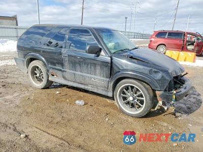 Czwarte zdjęcie samochodu z boku: 2003 CHEVROLET BLAZER VIN:1GNCS18XX3K101867 - miniatura