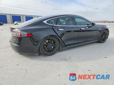 Trzecie zdjęcie samochodu z tyłu: 2013 TESLA MODEL S VIN:5YJSA1CN4DFP20265 - miniatura