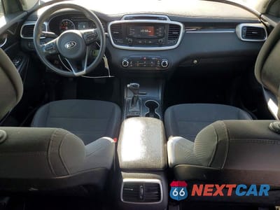 Zdjęcie 8 z 13 samochodu: 2016 KIA SORENTO LX VIN:5XYPG4A55GG108808 - miniatura