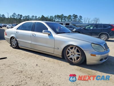 Czwarte zdjęcie samochodu z boku: 2003 MERCEDES-BENZ S 430 VIN:WDBNG70J83A372170 - miniatura