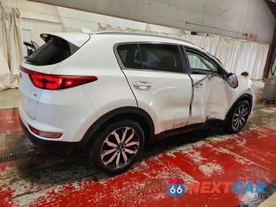 Trzecie zdjęcie samochodu z tyłu: 2018 KIA SPORTAGE EX VIN:KNDPN3AC6J7424804 - miniatura