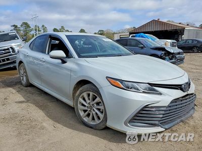 Czwarte zdjęcie samochodu z boku: 2023 TOYOTA CAMRY LE VIN:4T1C11AK1PU117813 - miniatura