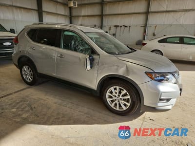 Czwarte zdjęcie samochodu z boku: 2020 NISSAN ROGUE SV VIN:KNMAT2MV1LP524539 - miniatura