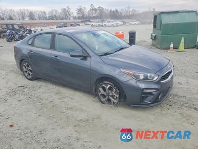 Czwarte zdjęcie samochodu z boku: 2019 KIA FORTE LXS VIN:3KPF24AD5KE134994 - miniatura