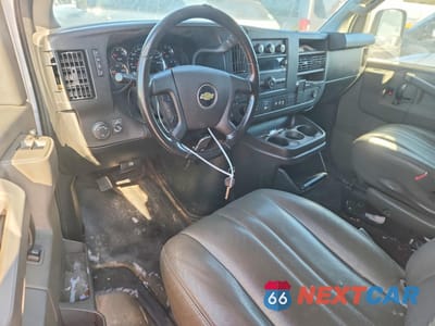 Zdjęcie 8 z 13 samochodu: 2020 CHEVROLET EXPRESS 2500 CARGO UTILITY / SERVICE VAN VIN:1GCWGBFG7L1170313 - miniatura