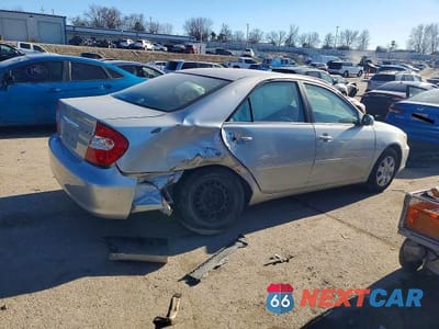 Trzecie zdjęcie samochodu z tyłu: 2003 TOYOTA CAMRY LE VIN:4T1BE30KX3U157590 - miniatura