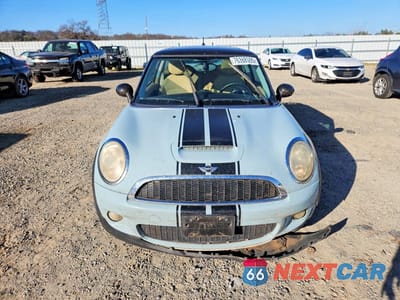 Piąte zdjęcie samochodu w środku: 2009 MINI COOPER S VIN:WMWMF73519TW83707 - miniatura