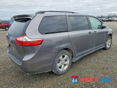 Trzecie zdjęcie samochodu z tyłu: 2016 TOYOTA SIENNA LE 8-PASSENGER VIN:5TDKK3DC0GS725369 - miniatura