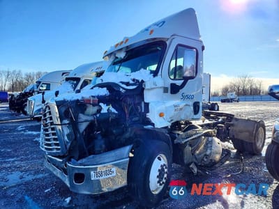 Drugie zdjęcie samochodu z przodu: 2012 FREIGHTLINER CASCADIA SEMI TRUCK VIN:1FUBGBDV7CLBK4514 - miniatura