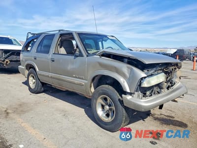 Czwarte zdjęcie samochodu z boku: 2004 CHEVROLET BLAZER VIN:1GNCS13X24K157696 - miniatura