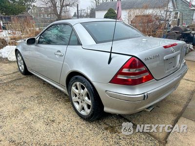Trzecie zdjęcie samochodu z tyłu: 2001 MERCEDES-BENZ SLK 230 KOMPRESSOR VIN:WDBKK49F31F234132 - miniatura