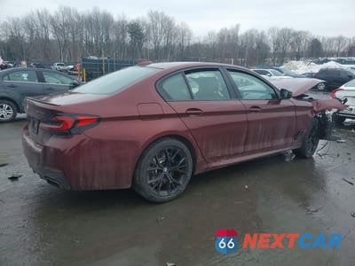Trzecie zdjęcie samochodu z tyłu: 2022 BMW M550XI VIN:WBA13BK01NCJ45054 - miniatura