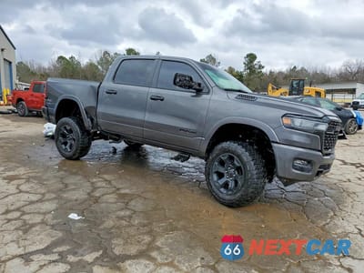Czwarte zdjęcie samochodu z boku: 2025 RAM 1500 BIG HORN VIN:1C6SRFFP3SN633420 - miniatura