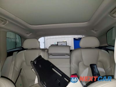 Zdjęcie 10 z 12 samochodu: 2019 VOLVO XC60 T5 VIN:LYV102RK8KB187126 - miniatura