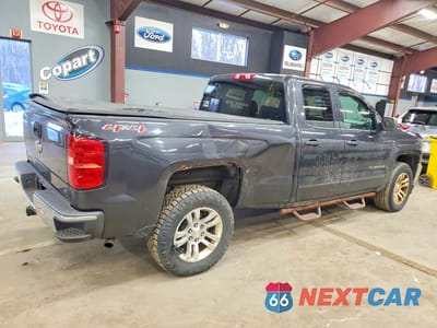 Trzecie zdjęcie samochodu z tyłu: 2016 CHEVROLET SILVERADO K1500 LT VIN:1GCVKREC8GZ122859 - miniatura