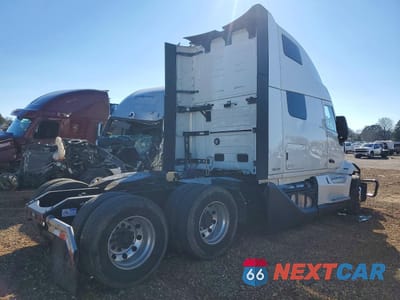 Czwarte zdjęcie samochodu z boku: 2025 VOLVO VNL SEMI TRUCK VIN:4V4BC9EH3SN696544 - miniatura