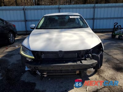Piąte zdjęcie samochodu w środku: 2018 VOLKSWAGEN JETTA S VIN:3VW2B7AJ7JM230892 - miniatura