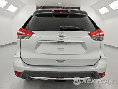 Zdjęcie 6 z 13 samochodu: 2017 NISSAN ROGUE S VIN:KNMAT2MT9HP608209 - miniatura