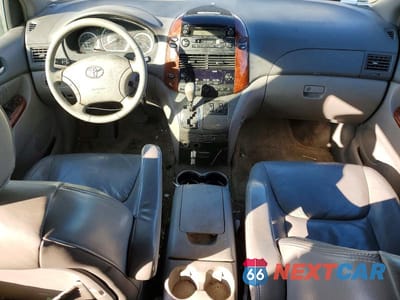 Zdjęcie 8 z 13 samochodu: 2005 TOYOTA SIENNA VIN:5TDBA22C15S053190 - miniatura