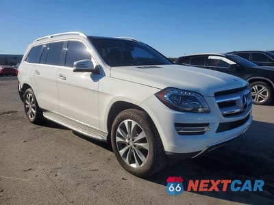 Czwarte zdjęcie samochodu z boku: 2015 MERCEDES-BENZ GL 350 BLUETEC VIN:4JGDF2EE8FA531297 - miniatura