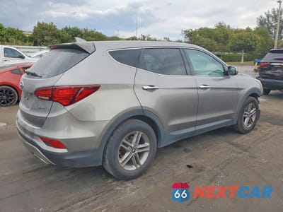 Trzecie zdjęcie samochodu z tyłu: 2017 HYUNDAI SANTA FE SPORT VIN:5NMZT3LB2HH018055 - miniatura